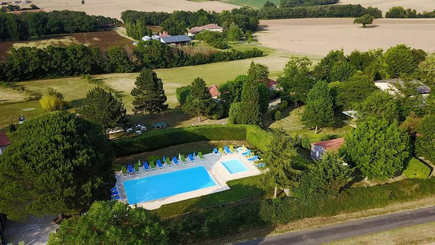 Chalet pour 2 personnes, avec Terrasse ainsi que Piscine et Vue dans le Gers