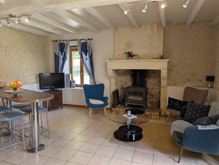 Gîte pour 5 personnes, avec terrasse ainsi que jardin et piscine, animaux acceptés en Charente - 2