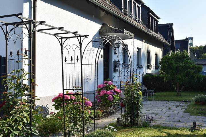 Hel lejlighed, Apartment 'Schöne Wohnung In Oberhausen' with Wi-Fi in Oberhausen, Ruhr-distriktet