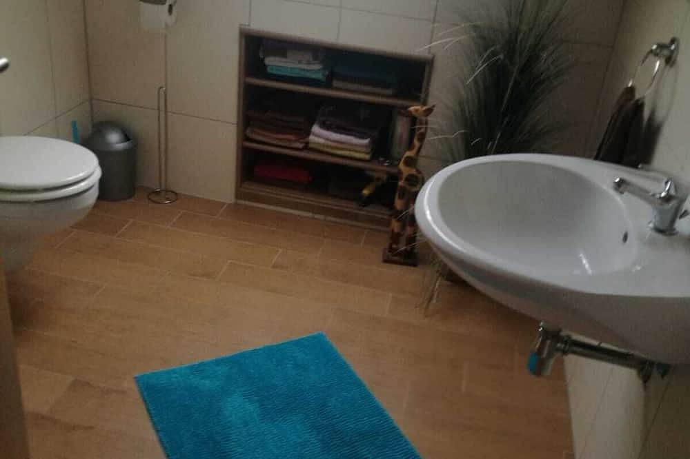 Ganze Wohnung, Komfortables Singel-Appartement mit Wohnlandschaft und Kochzeile in Dörfles-Esbach, Oberes Maintal - Coburger Land