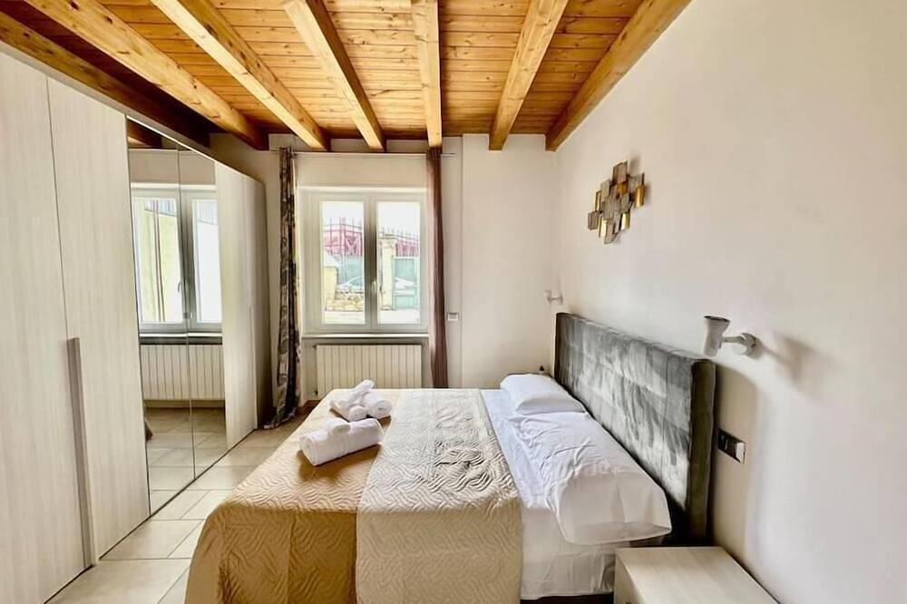 Entire apartment, [Near Train Station] Luxury house 5 beds in Bergamo, Bergamo Province
