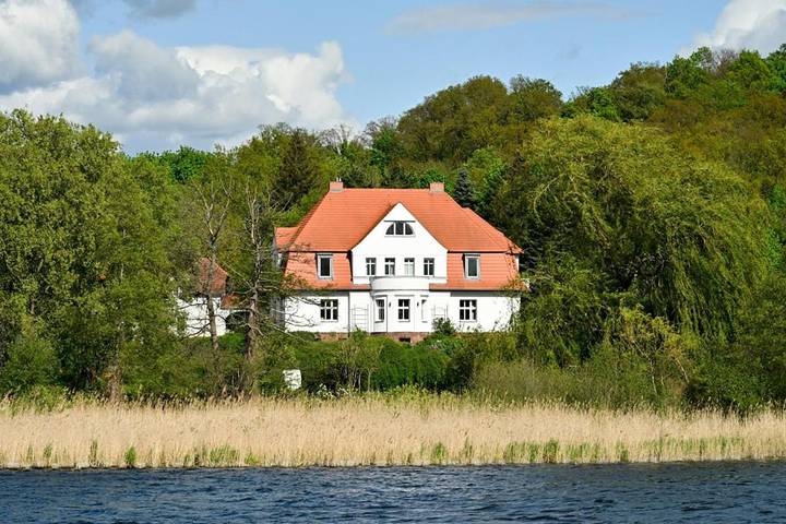 Ferienwohnung für 2 Personen, mit Balkon und Garten sowie Seeblick und Ausblick in Geltow