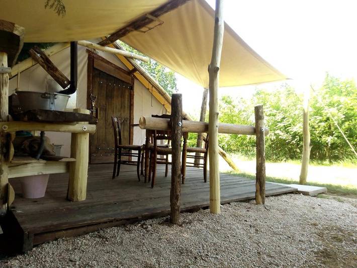 Tente pour 4 personnes, avec vue ainsi que jardin et terrasse dans Saône-et-Loire - 2