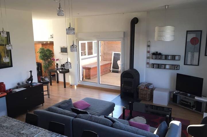 Gîte pour 10 personnes, avec Terrasse et Piscine à Saint-Laurent-en-Grandvaux