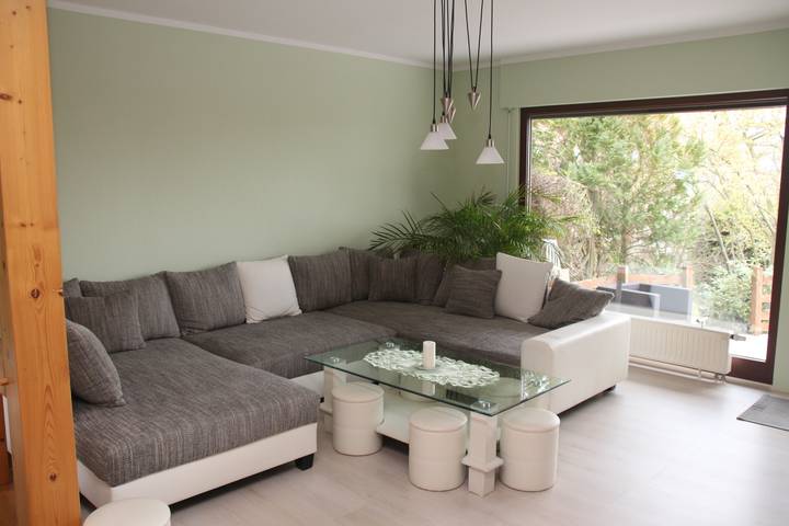 Ganze Ferienwohnung, Ferienwohnung Rennsteigblick - Fw mit 1 komb.Wohn-/Schlafz.,3 Schlafz.,Küche,Bad Du+Wc,1-6 P.,Eg,100m² in Elleben, Thüringer Kernland