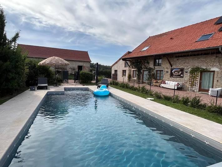 Maison d’hôte pour 6 personnes, avec vue et piscine ainsi que terrasse et jardin, adapté aux familles