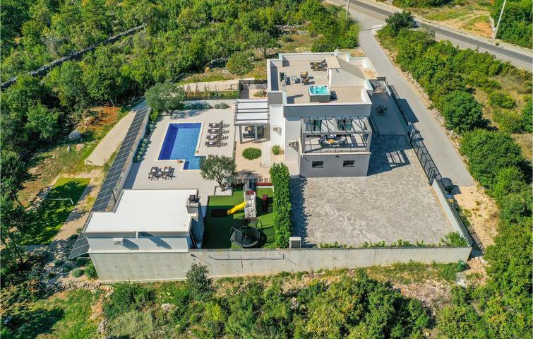 Gemütliche 1-Zimmer-Wohnung mit Pool, Terrasse und WLAN in der Nähe des Flusses Sija in Imotski, Makarska Riviera