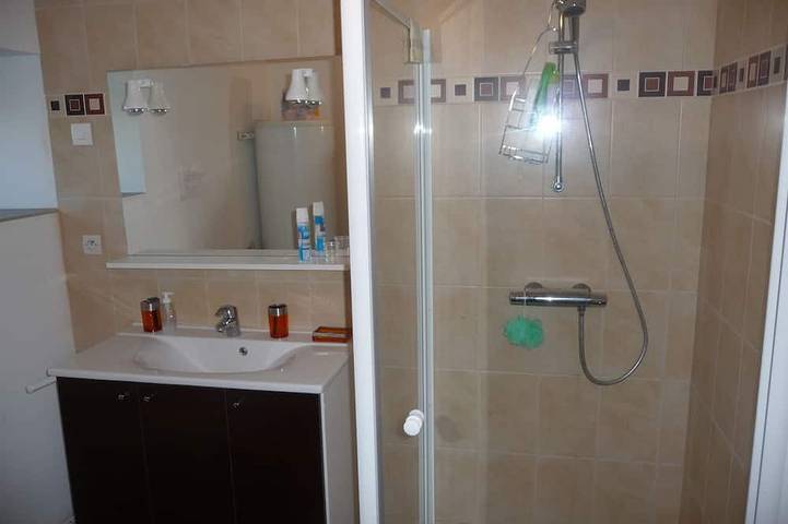 Gîte pour 4 personnes, avec jardin à Champcervon - 4