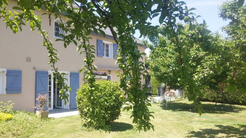 Location de vacances pour 4 personnes, avec Terrasse ainsi que Jardin et Vue à Idron