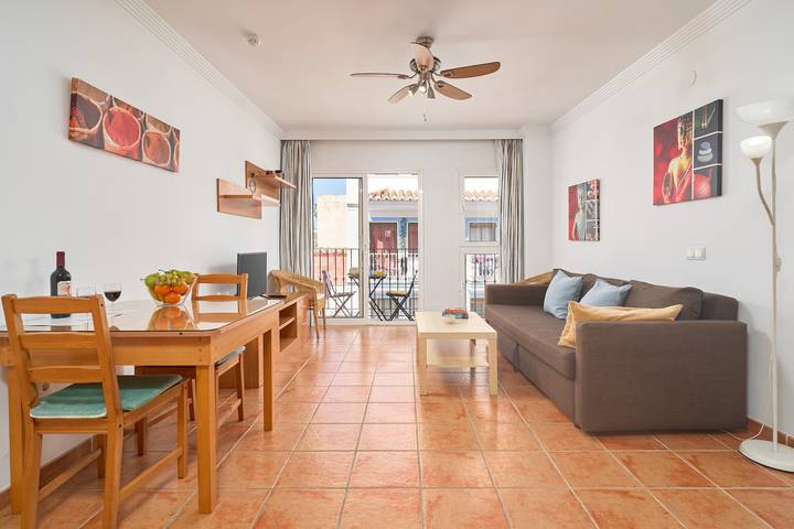 Ganze Wohnung, Apartment '2A – Für 2–4 Personen' mit Bergblick, WLAN und Klimaanlage in Nerja Centre, Nerja