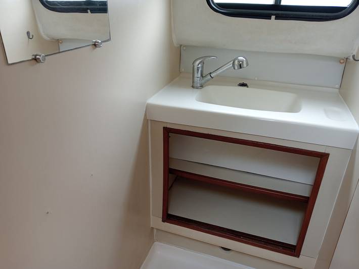 Chaleureux Bateau Stationnaire pour 5 pers. in Châtillon-en-Bazois, Nièvre