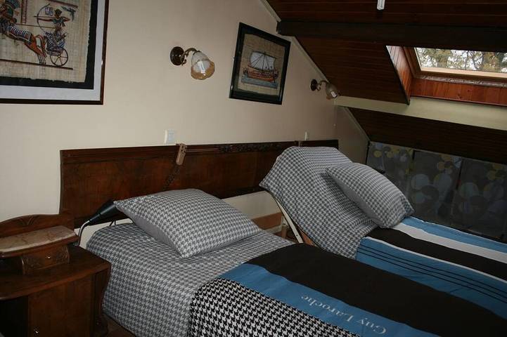 Gîte pour 5 personnes, avec piscine ainsi que jardin et terrasse à Villette-sur-Ain - 4