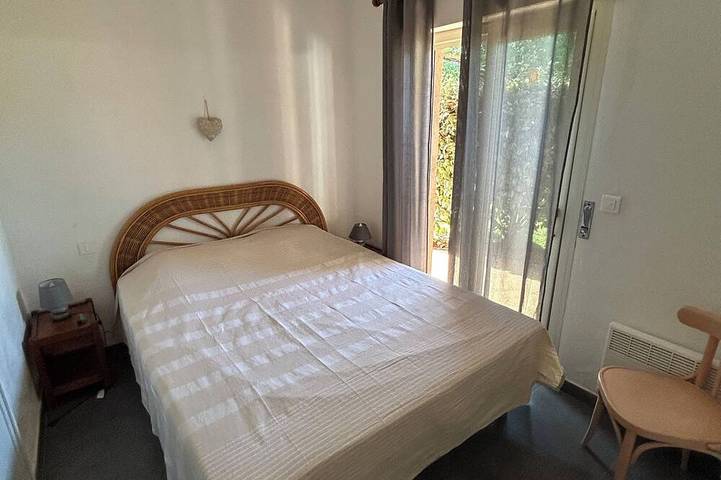 Location de vacances pour 6 personnes, avec terrasse et jardin ainsi que piscine et jacuzzi, animaux acceptés dans Sainte-Lucie de Porto-Vecchio - 2