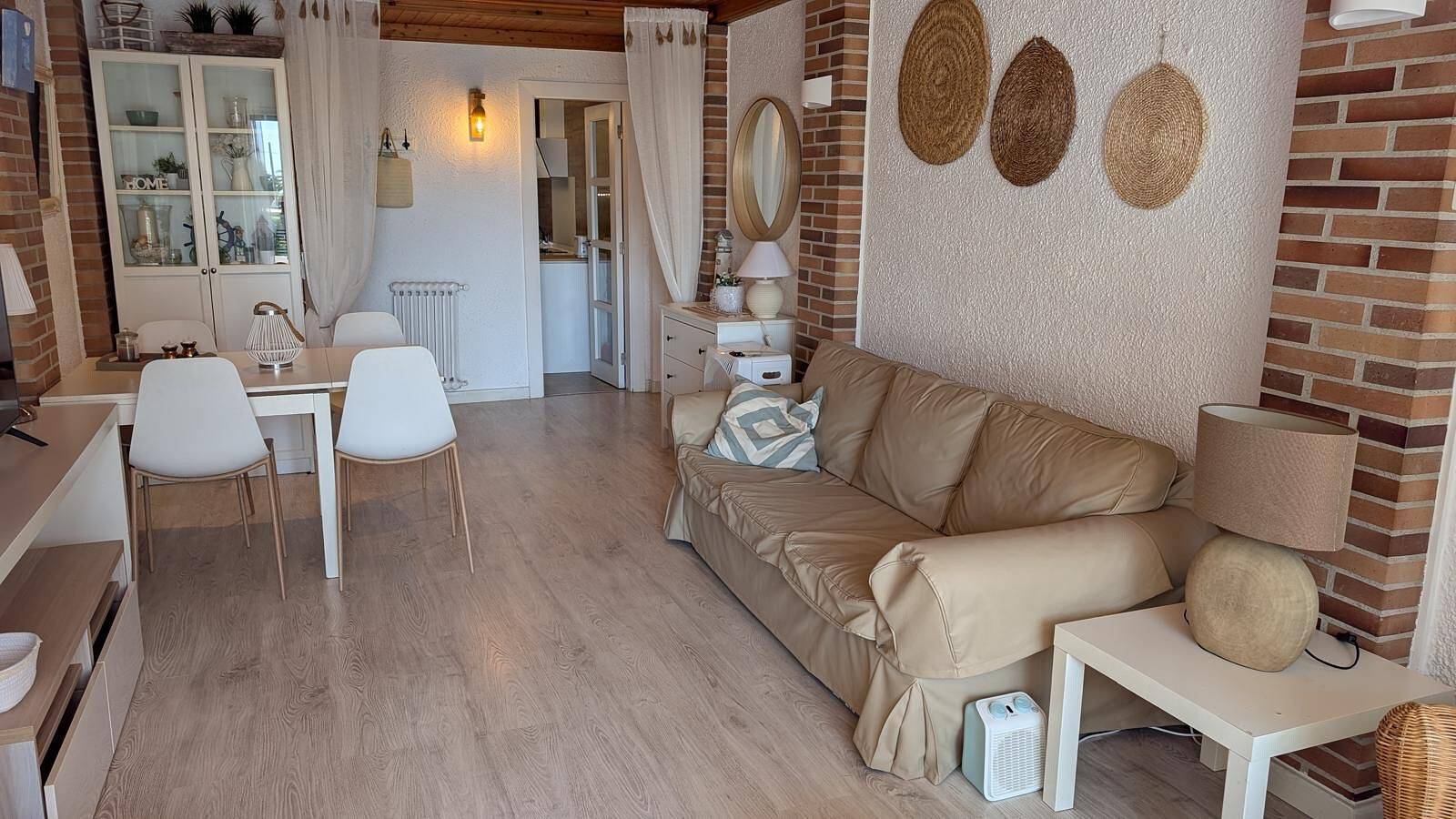 Ganze Wohnung, Apartment 'Mar y Encanto' mit Gemeinschaftspool, Wlan und Klimaanlage in Miami Playa, Costa Dorada