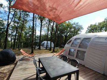 Tente pour 4 personnes, avec piscine dans le Lot