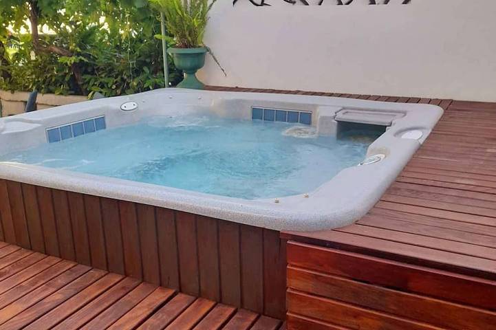 Ferienhaus für 7 Personen, mit Terrasse und Garten in Pakostane