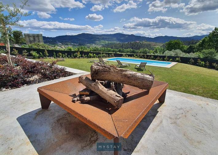 Location de vacances pour 8 personnes, avec piscine ainsi que vue et jardin dans Pedraça - 2