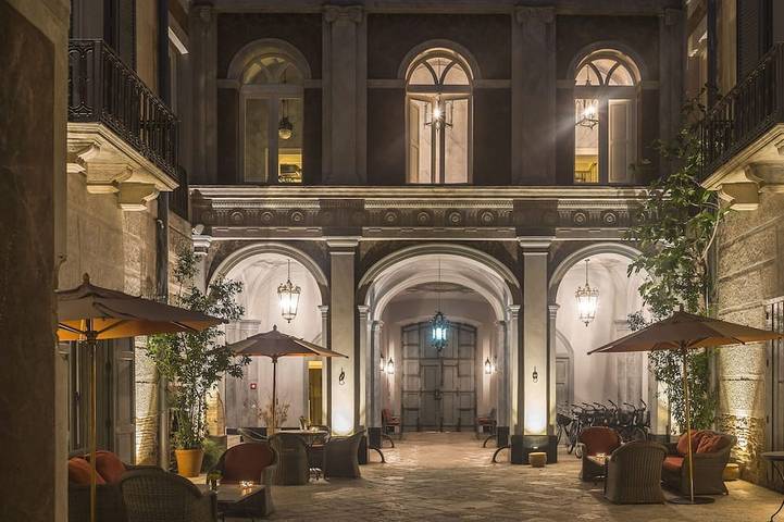 Villa für 18 Personen, mit Balkon und Garten - 1