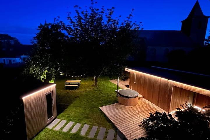 Villa pour 6 personnes, avec jardin et sauna ainsi que jacuzzi et terrasse