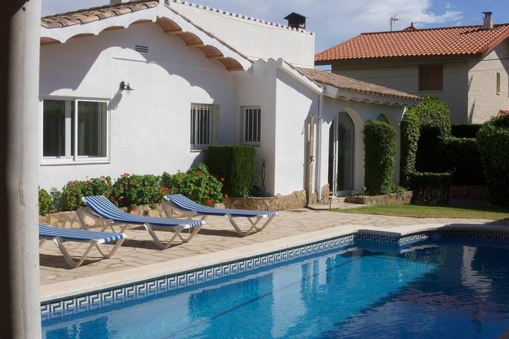 Casa rural para 6 personas, con vistas al mar y terraza además de piscina y jardín, Se admiten mascotas en La Ametlla de Mar - 2