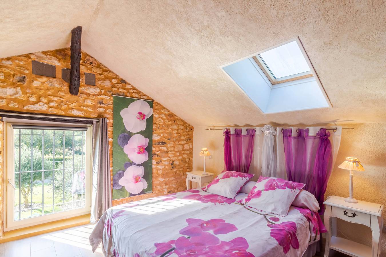 Chambre d'hôtes 'Le Moulin De Mayence Fleur Orchidée' avec piscine partagée, Wi-Fi et climatisation in Plazac, Périgord Noir