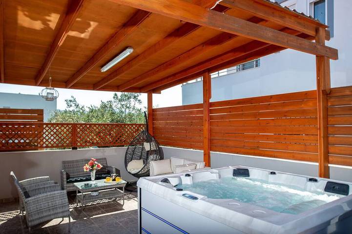 Ferienhaus für 8 Personen, mit Garten und Whirlpool sowie Balkon