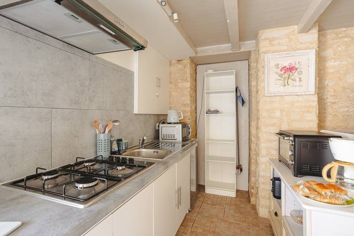 Holiday Home 'Gîte Romantique De Type Charentais' with Shared Terrace, Wi-Fi and Air Conditioning in Le Thou, Rochefort region