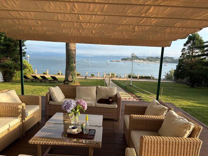 Casa vacanza per 17 persone, con giardino, adatto a famiglie con bambini a Ares