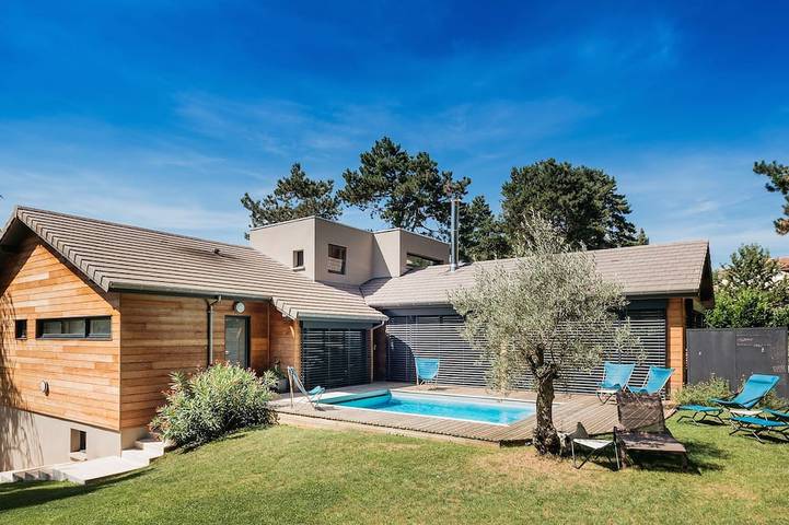 Location de vacances pour 10 personnes, avec Terrasse ainsi que Jardin et Sauna à Limonest