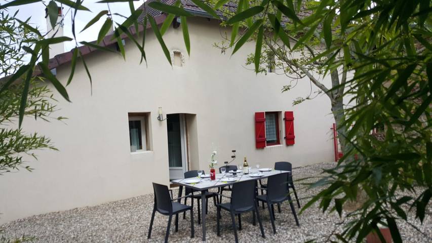 Gîte pour 6 personnes, avec Terrasse ainsi que Jardin et Vue à Chamblay