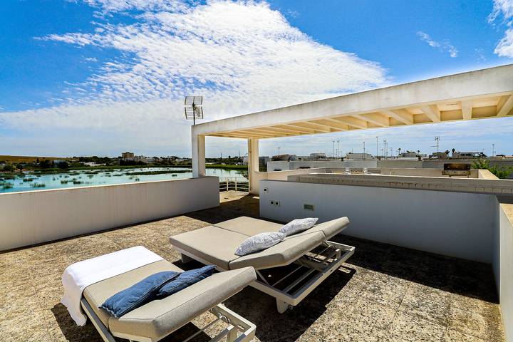 Ferienwohnung für 6 Personen, mit Balkon und Terrasse sowie Ausblick und Seeblick in Brindisi - 3