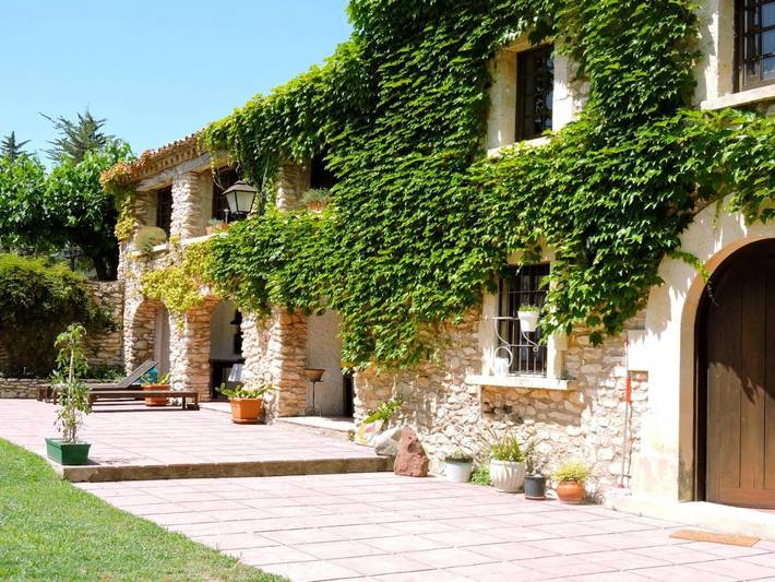 Chalet für 4 Personen, mit Terrasse und Garten sowie Pool und Ausblick in Tarragona