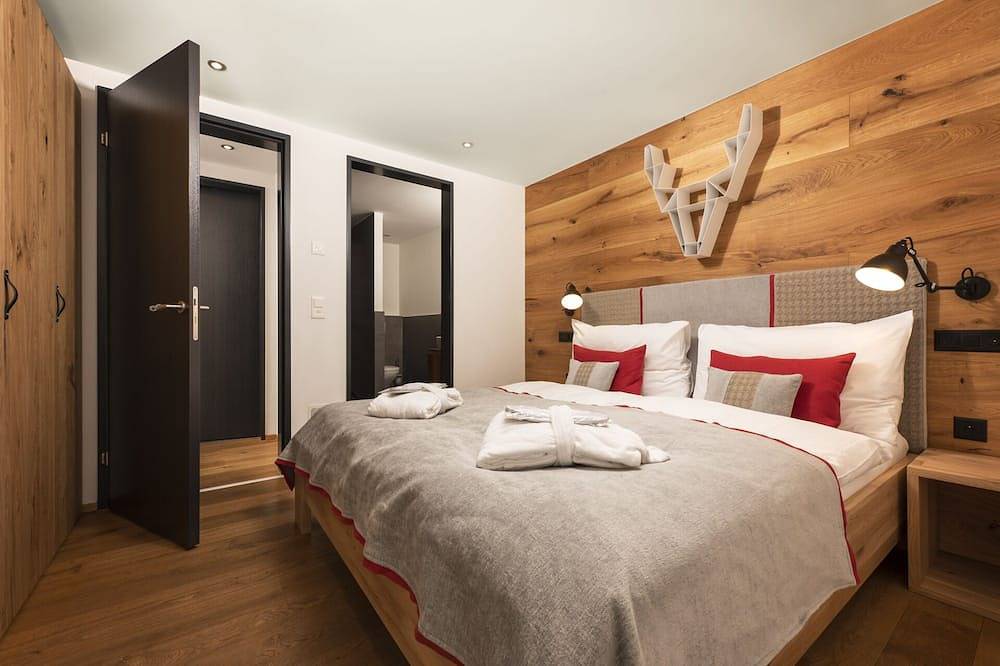 Nepomuk: Luxury 5 Star Chalet includes 3 apartments with heated outdoor-pool in Zermatt, Wallisian Alps