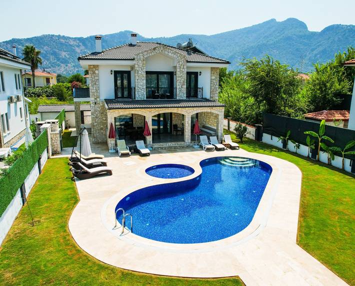 Villa für 9 Personen, mit Seeblick und Meerblick sowie Garten und Pool, mit Haustier - 1