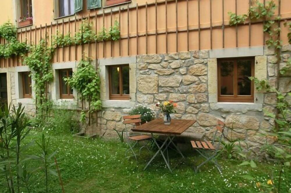 Ganze Wohnung, Ferienwohnung mit Charme, Entspannen mitten im Grünen im schönen Elbtal in Loschwitz, Dresden
