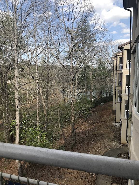 Ganze Wohnung, Updated luxury Keowee Key condo, short drive to Clemson in Lake Keowee