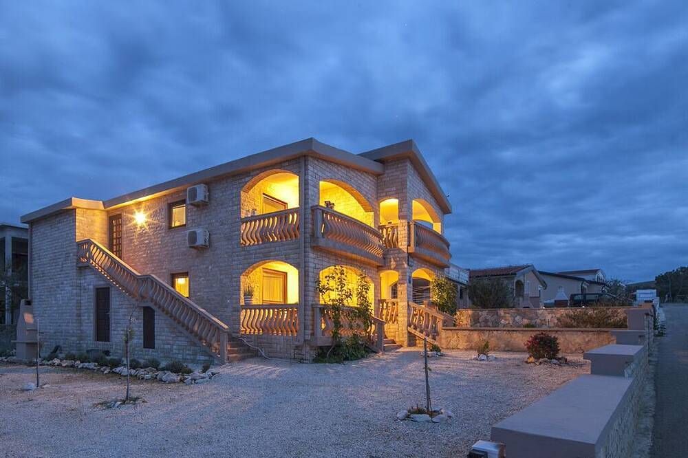 Appartamento vacanze a Vir a partire da 101€ a notte