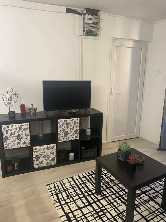 Appartement entier, One-Bedroom Apartment in Marvejols, Région de Mende