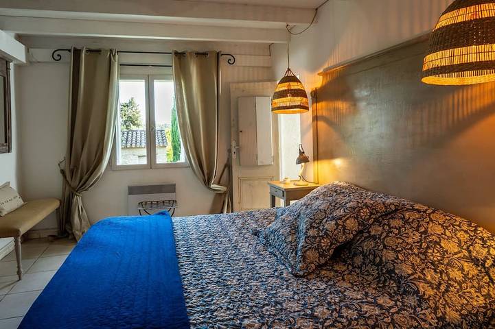 Gîte pour 2 personnes, avec piscine ainsi que jardin et terrasse à Lagnes - 2