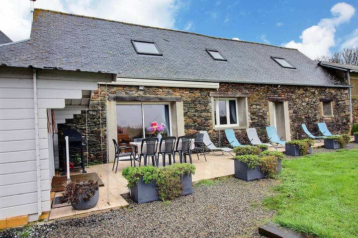 Gîte pour 8 personnes, avec jardin et terrasse, animaux acceptés à Pommerit-Jaudy