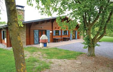 Gîte pour 9 personnes, avec terrasse et sauna, animaux acceptés à Houyet