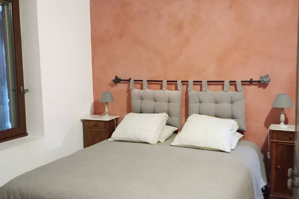 Charme D'un mas en Luberon, Calm, Panoramic view, Swimming pool, Fireplace in Lacoste, Parque natural regional del Luberon
