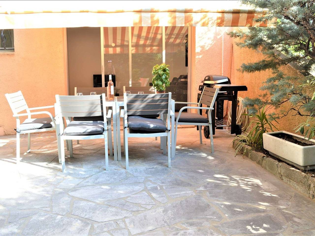 Entire apartment, 2-Room Apartment with Ac, Garden, Parking Near the Sea in Cavalaire-sur-Mer, Draguignan region