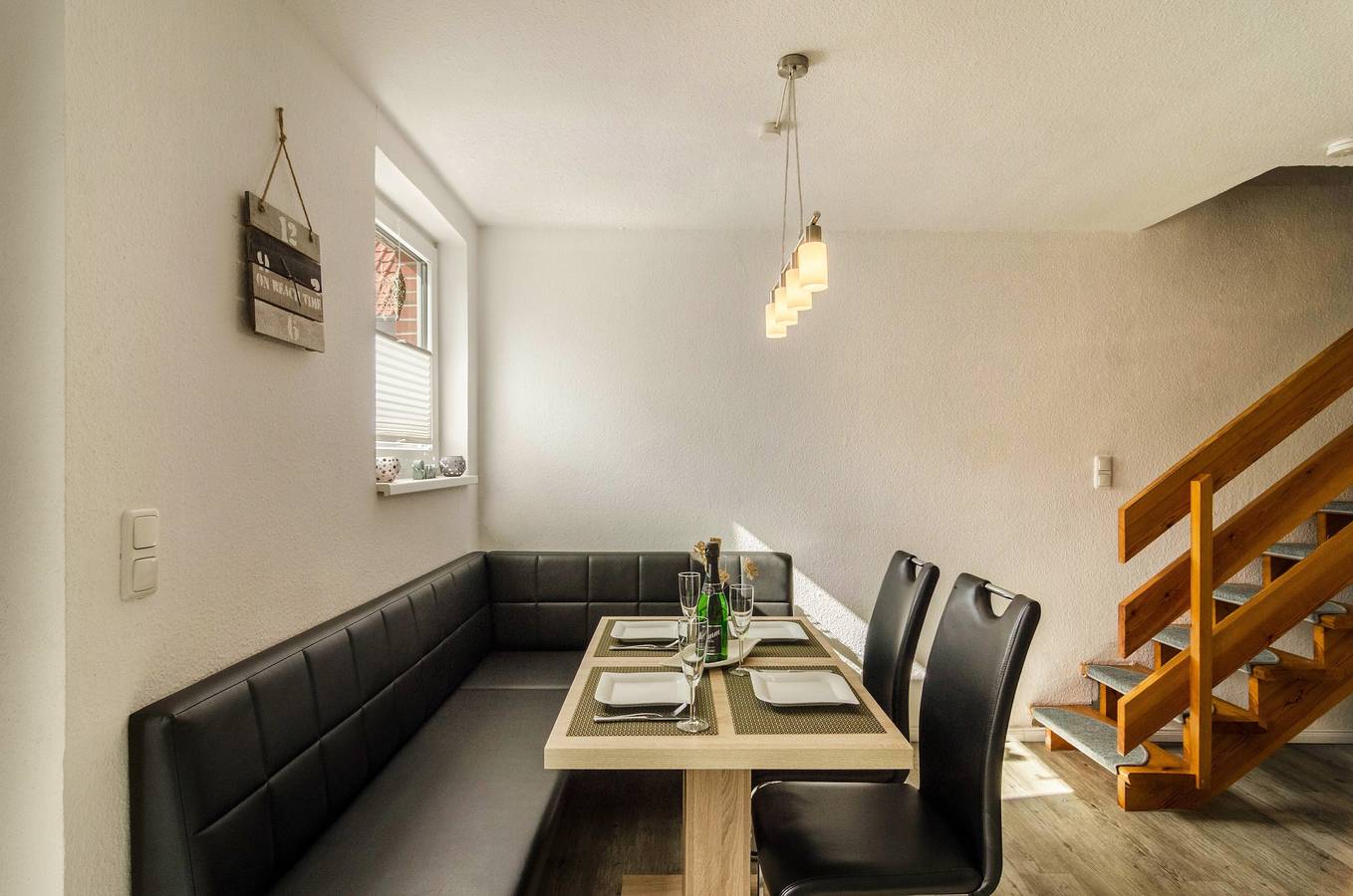 Entire apartment, Holiday Apartment 'Nordsee' with Shared Terrace, Shared Garden & Wi-Fi in Hooksiel, Wangerland