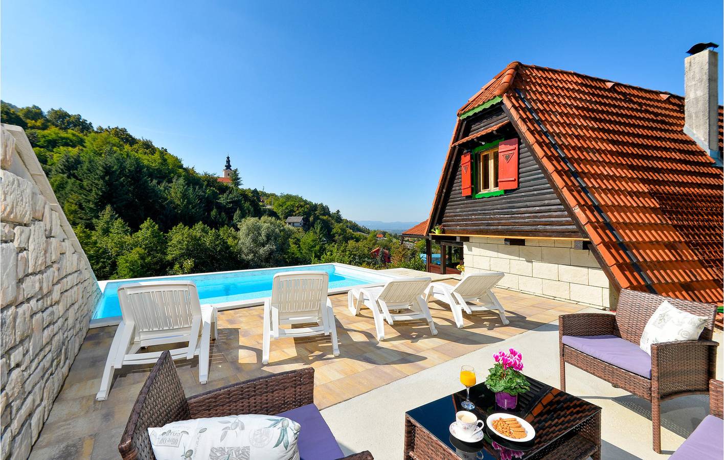 Geräumige 110 m² große Wohnung mit Pool, Terrasse, WLAN und Parkplatz in Zagreb und Umgebung