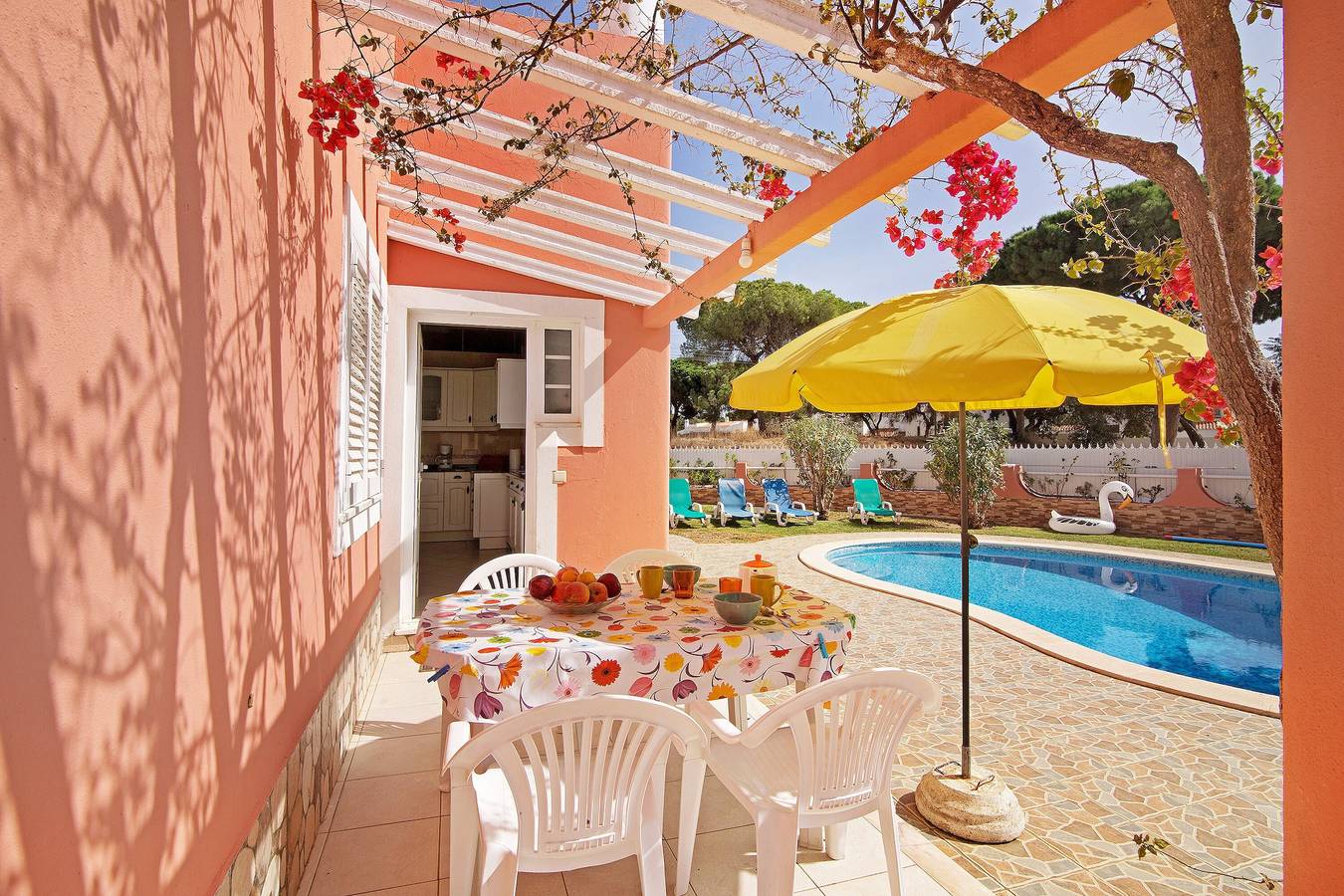Villa 'Paraíso' with Private Pool, Wi-Fi, and Air Conditioning in Albufeira, Faro District
