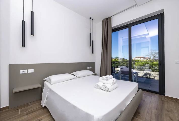 Monolocale intero, Appartamento per vacanze "La Brisa - Maestrale" con vista sulle montagne, terrazza privata e Wi-Fi in Capo d'Orlando, Provincia di Messina