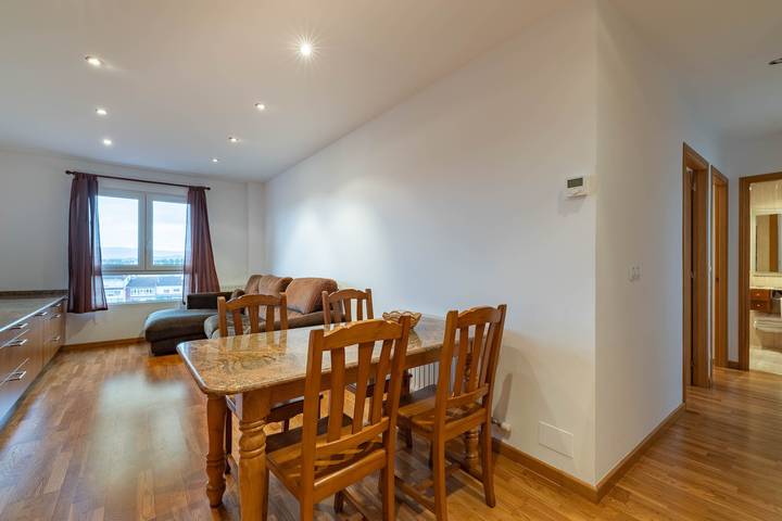 Hel lejlighed, Celso Emilio Ferreiro Apartment in the Heart of Ribeira Sacra with Views of Monforte in Monforte de Lemos, Reserva da Biosfera Ribeira Sacra e Serras do Oribio e Courel