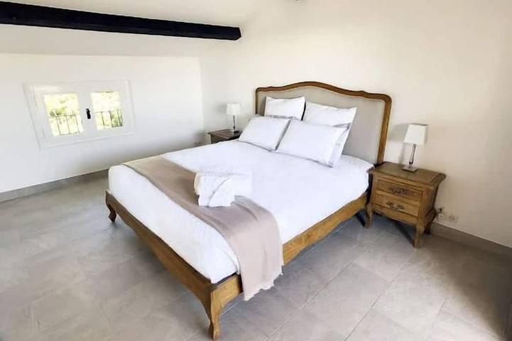Stunning and Stylish 4 Bed Villa with SeaView in a Calm and Secure Domaine in Antibes, Côte méditerranéenne (France)