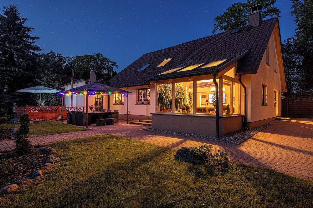5 Sterne Ferienhaus mit Sauna & Whirlpool. Perfekt für die ganze Familie. in Bellin, Krakow am See